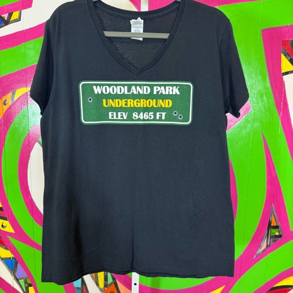 Gildan, Black Woodland Park Underground V-Neck T-Shirt, Size XL. Excellent cond!